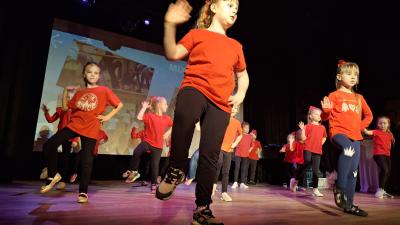 10 CHRISTMAS DANCE SHOW