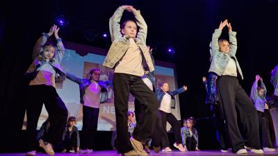 PREZENTACJA ZESPOŁÓW TANECZNYCH I ROZDANIE NAGRÓD I WYRÓZNIEŃ Z KONKURSU PLASTYCZNEGO