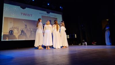 PREZENTACJA ZESPOŁÓW TANECZNYCH I ROZDANIE NAGRÓD I WYRÓZNIEŃ Z KONKURSU PLASTYCZNEGO